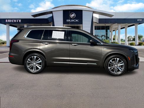 Used 2020 Cadillac XT6 Premium Luxury image 2