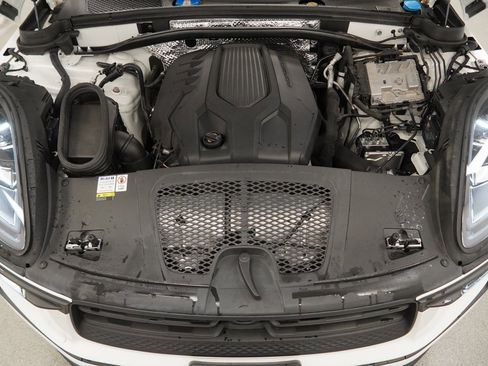 Used 2023 Porsche Macan image 53