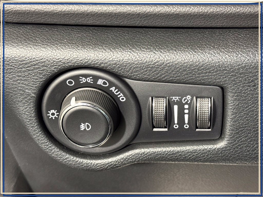 Used 2026 Chrysler Pacifica Select FWD image 22