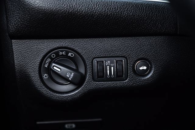 Used 2015 Dodge Challenger SRT w/ Technology Group RWD image 70