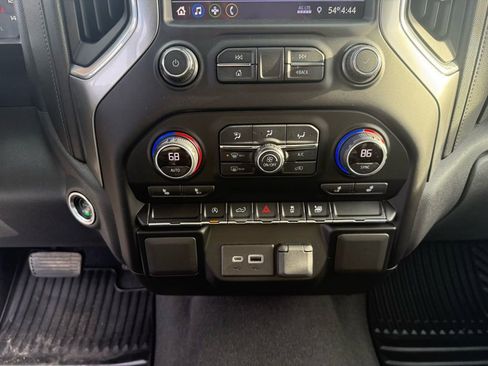 Used 2021 Chevrolet Silverado 1500 LT image 38