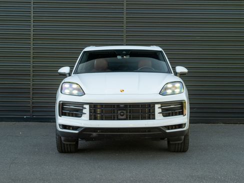 Certified 2024 Porsche Cayenne AWD/4WD image 11