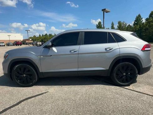 Used 2024 Volkswagen Atlas Cross Sport SE FWD image 5