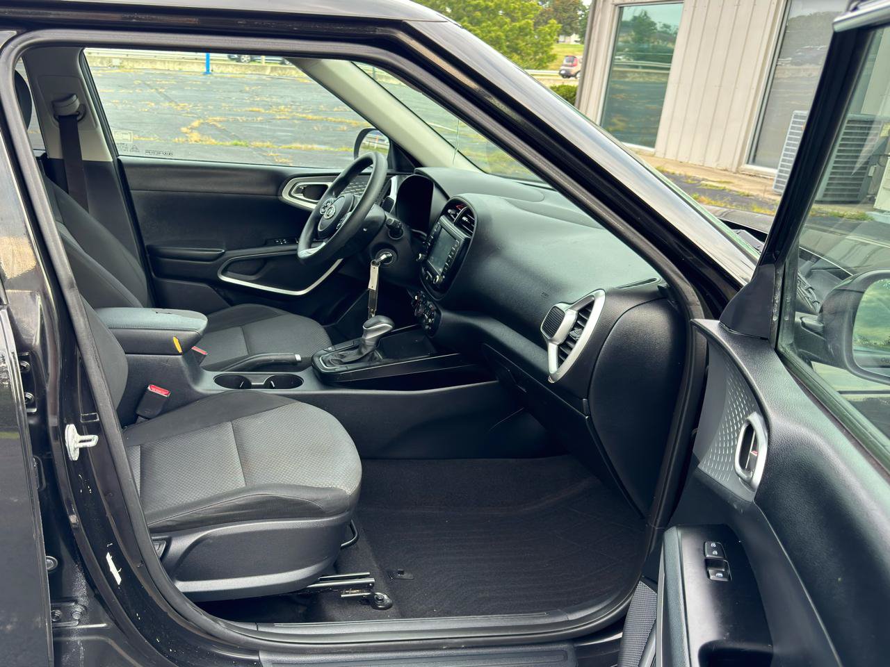 Used 2021 Kia Soul LX FWD image 13