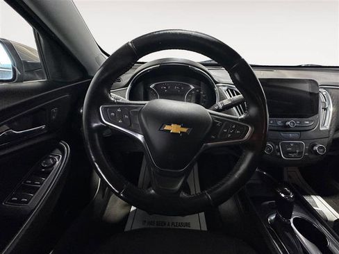 Used 2018 Chevrolet Malibu LT image 12