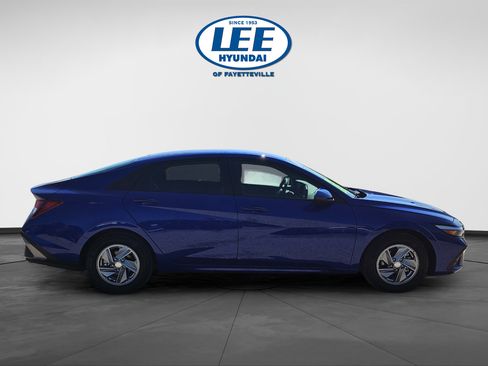 Certified 2026 Hyundai Elantra SE FWD image 2