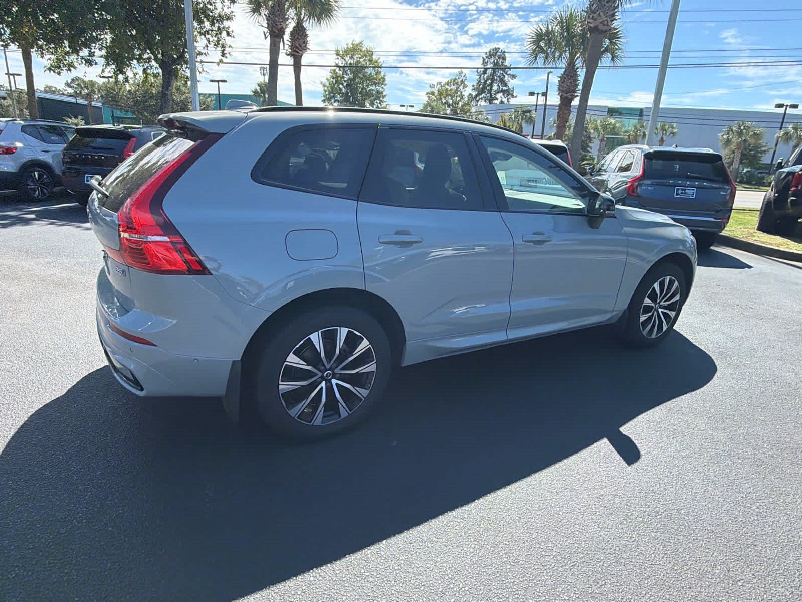 Used 2024 Volvo XC60 B5 Plus w/ Climate Package AWD/4WD image 18