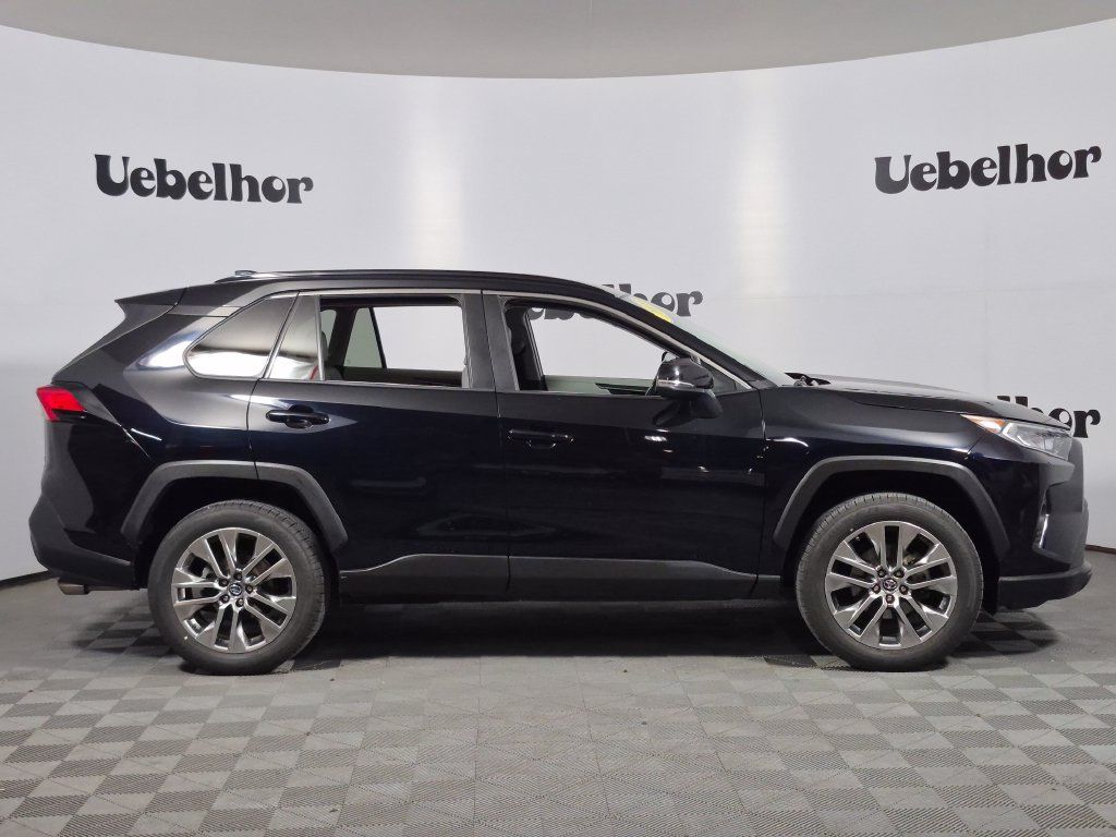 Used 2019 Toyota RAV4 XLE Premium w/ Cold Weather Package AWD/4WD image 8