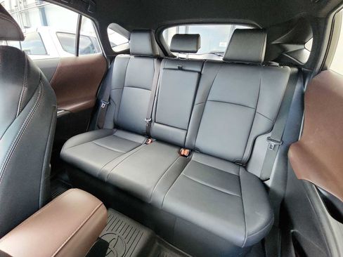 Used 2022 Toyota Venza XLE image 23