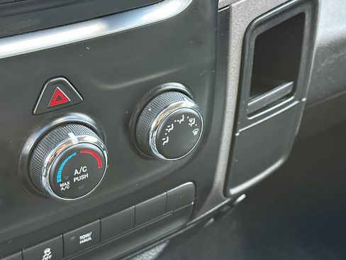 Used 2017 RAM 1500 Express image 26