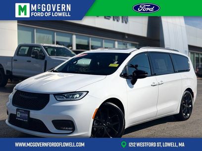 Used 2025 Chrysler Pacifica Limited