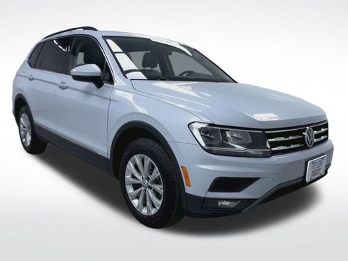 Used 2018 Volkswagen Tiguan SE w/ Panoramic Sunroof Package image 2
