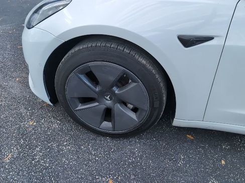 Used 2021 Tesla Model 3 Standard Range Plus image 7