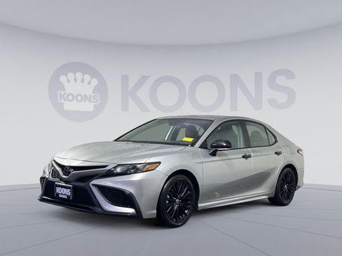 Used 2022 Toyota Camry SE image 1