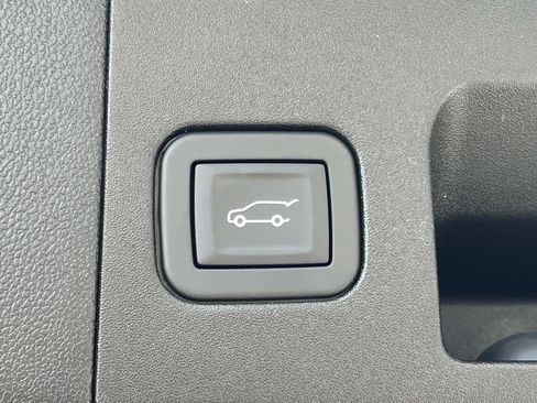 New 2026 Cadillac XT5 Luxury image 12