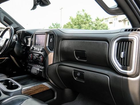 Used 2022 Chevrolet Silverado 1500 High Country w/ Technology Package AWD/4WD image 11