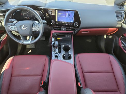 Used 2025 Lexus NX 250 image 34