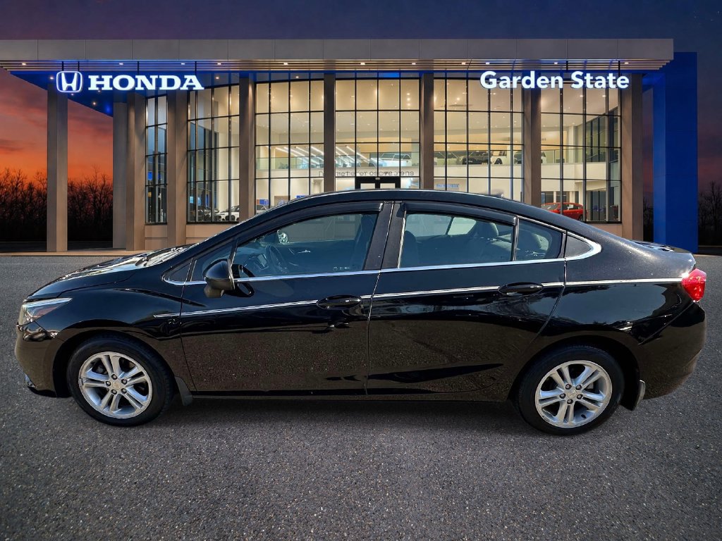 Used 2018 Chevrolet Cruze LT w/ Convenience Package FWD image 5