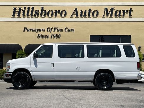 Used 2009 Ford E-350 and Econoline 350 XLT image 3
