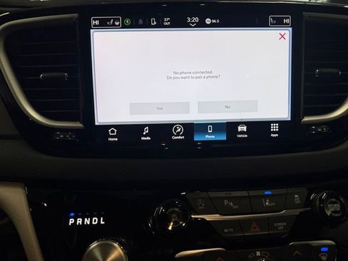 Used 2024 Chrysler Pacifica Touring-L FWD image 18