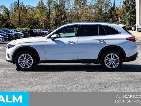 Used 2025 Mercedes-Benz GLC 300 4MATIC image 8