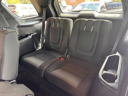 Used 2017 Ford Explorer XLT FWD image 11