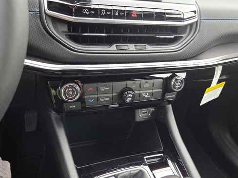 New 2026 Jeep Compass Latitude image 18