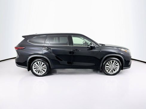 Certified 2025 Toyota Highlander Platinum AWD/4WD image 24