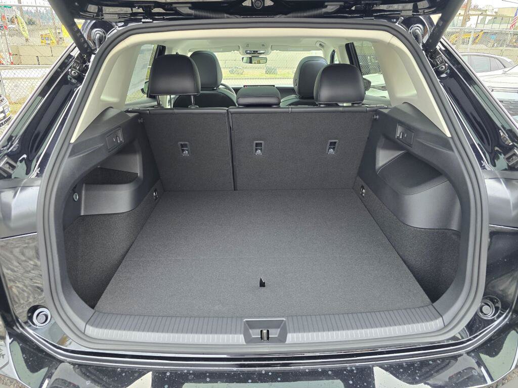 New 2026 Volkswagen Tiguan SE AWD/4WD image 16