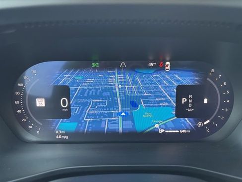 Used 2025 Volvo XC40 B5 Plus image 24