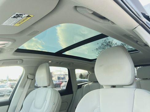 Certified 2023 Volvo XC60 B5 Ultimate w/ Climate Package image 24