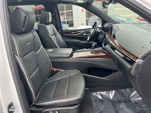 Used 2023 Cadillac Escalade ESV Premium Luxury image 28