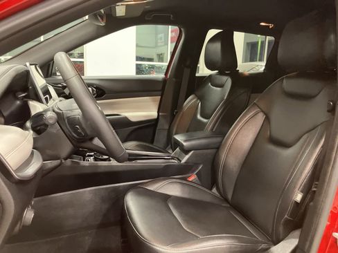 Used 2025 Jeep Compass Limited image 10