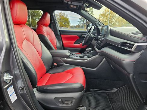 Used 2021 Toyota Highlander XSE image 10