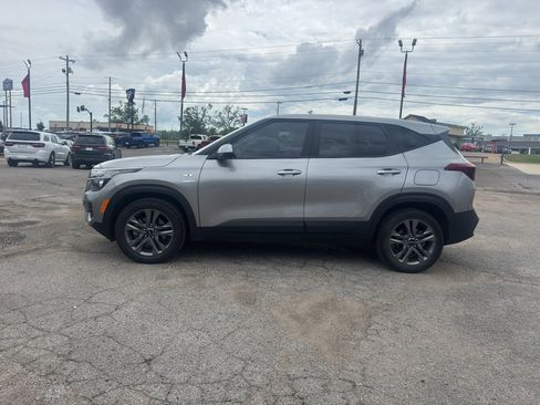 Used 2023 Kia Seltos LX AWD/4WD image 4