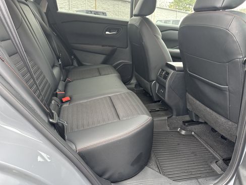 Used 2025 Nissan Rogue SV image 17