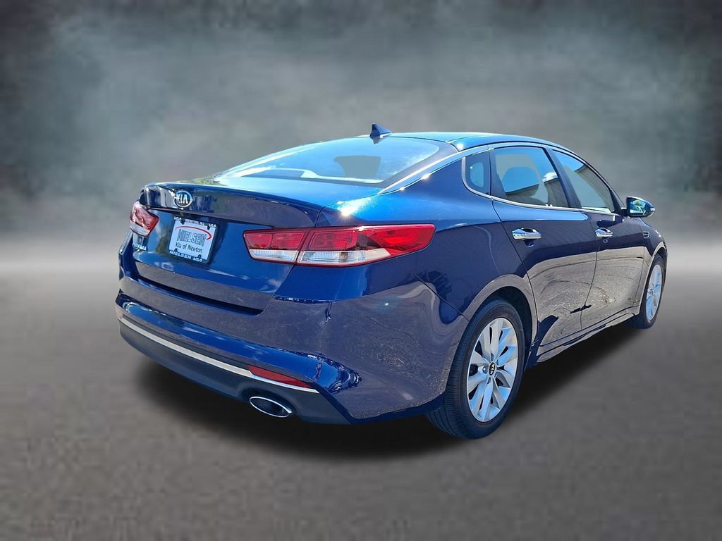 Used 2018 Kia Optima LX w/ 17" Alloy Wheels Package FWD image 6
