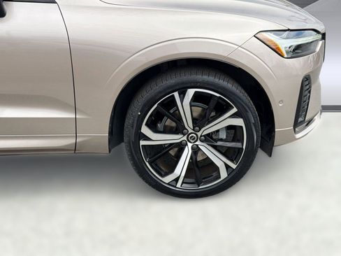 Used 2023 Volvo XC60 B5 Ultimate w/ Protection Package Premier image 12
