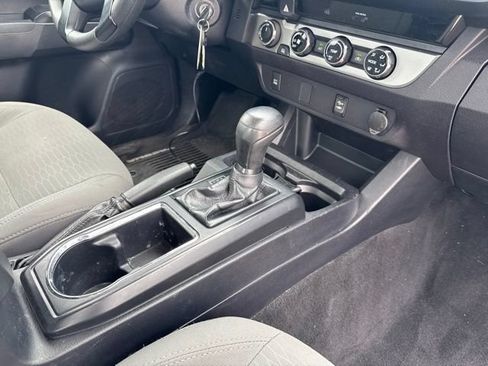 Used 2018 Toyota Tacoma SR w/ SR Convenience Package AWD/4WD image 9