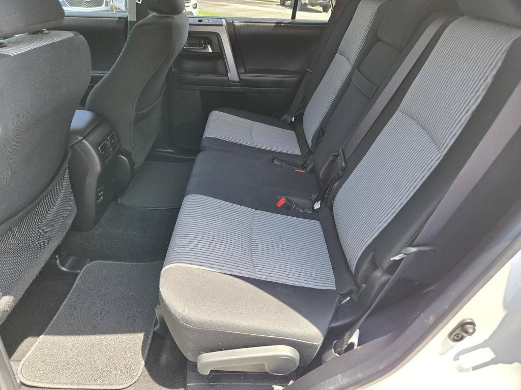 Used 2018 Toyota 4Runner SR5 AWD/4WD image 17