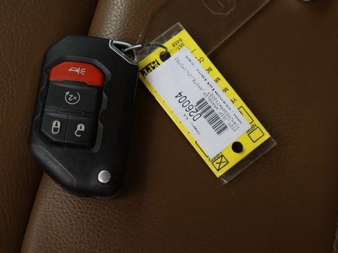 Used 2021 Jeep Wrangler Unlimited Sahara AWD/4WD image 31