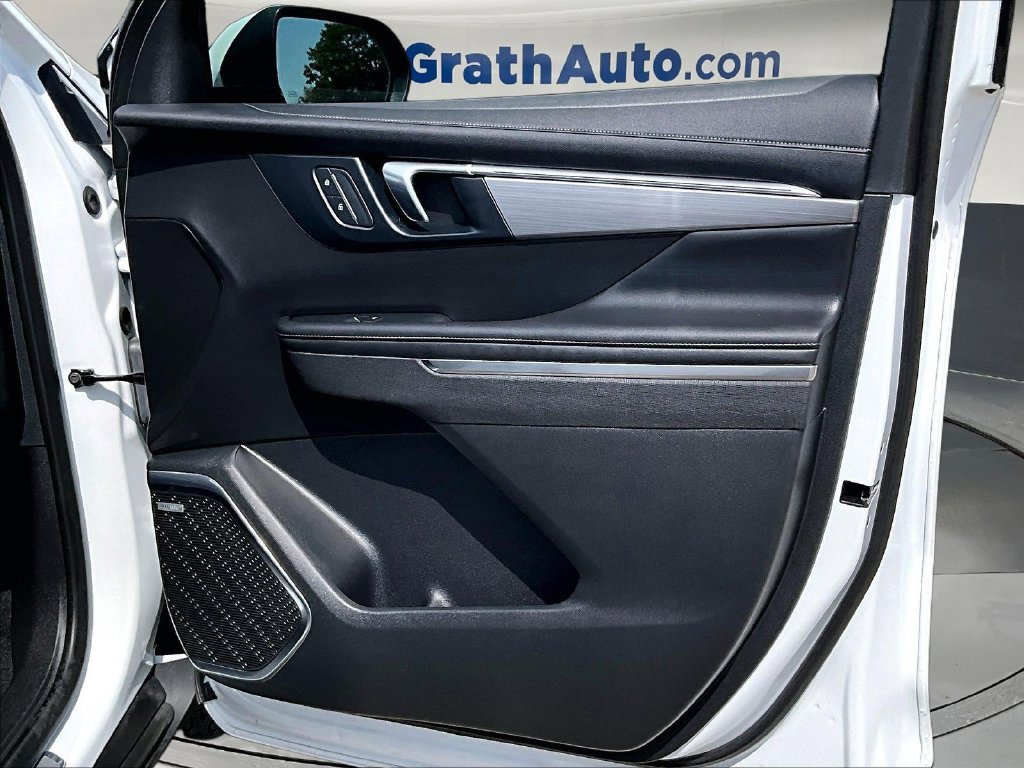 Used 2025 Buick Enclave Preferred AWD/4WD image 33