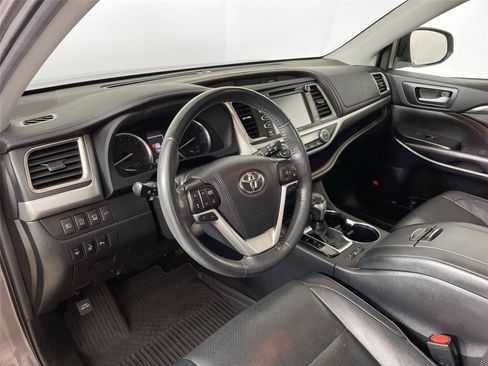 Used 2019 Toyota Highlander Limited Platinum AWD/4WD image 24