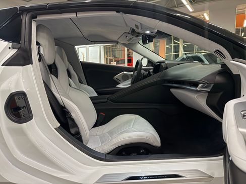 Used 2024 Chevrolet Corvette Stingray Premium Conv w/ Z51 Performance Package image 22