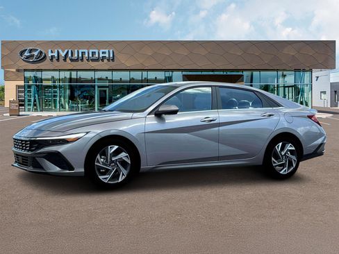 New 2025 Hyundai Elantra SEL image 2