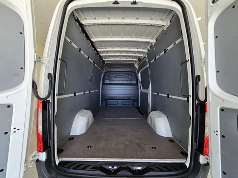 Used 2022 Mercedes-Benz Sprinter 2500 image 24