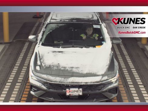 Used 2024 Hyundai Elantra Limited image 11