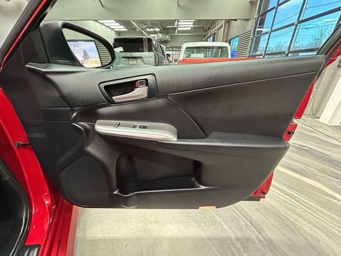Used 2014 Toyota Camry SE image 33