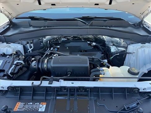 Used 2020 Ford Explorer XLT w/ Equipment Group 202A AWD/4WD image 15