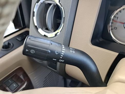 Used 2009 Ford F250 Lariat image 19